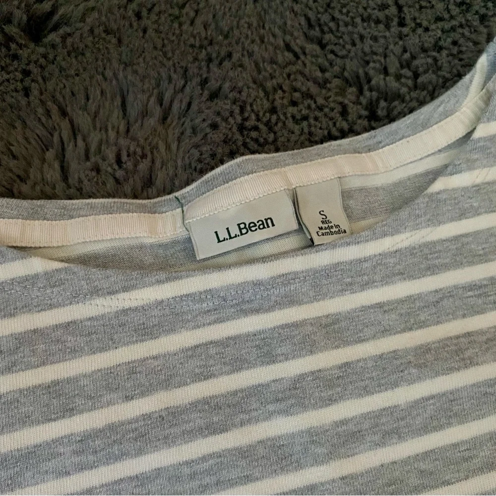 NWOT L.L. BEAN GREY AND RED STRIPED LONG-SLEEVE TOP // SIZE SMALL🤍 - Picture 4 of 5